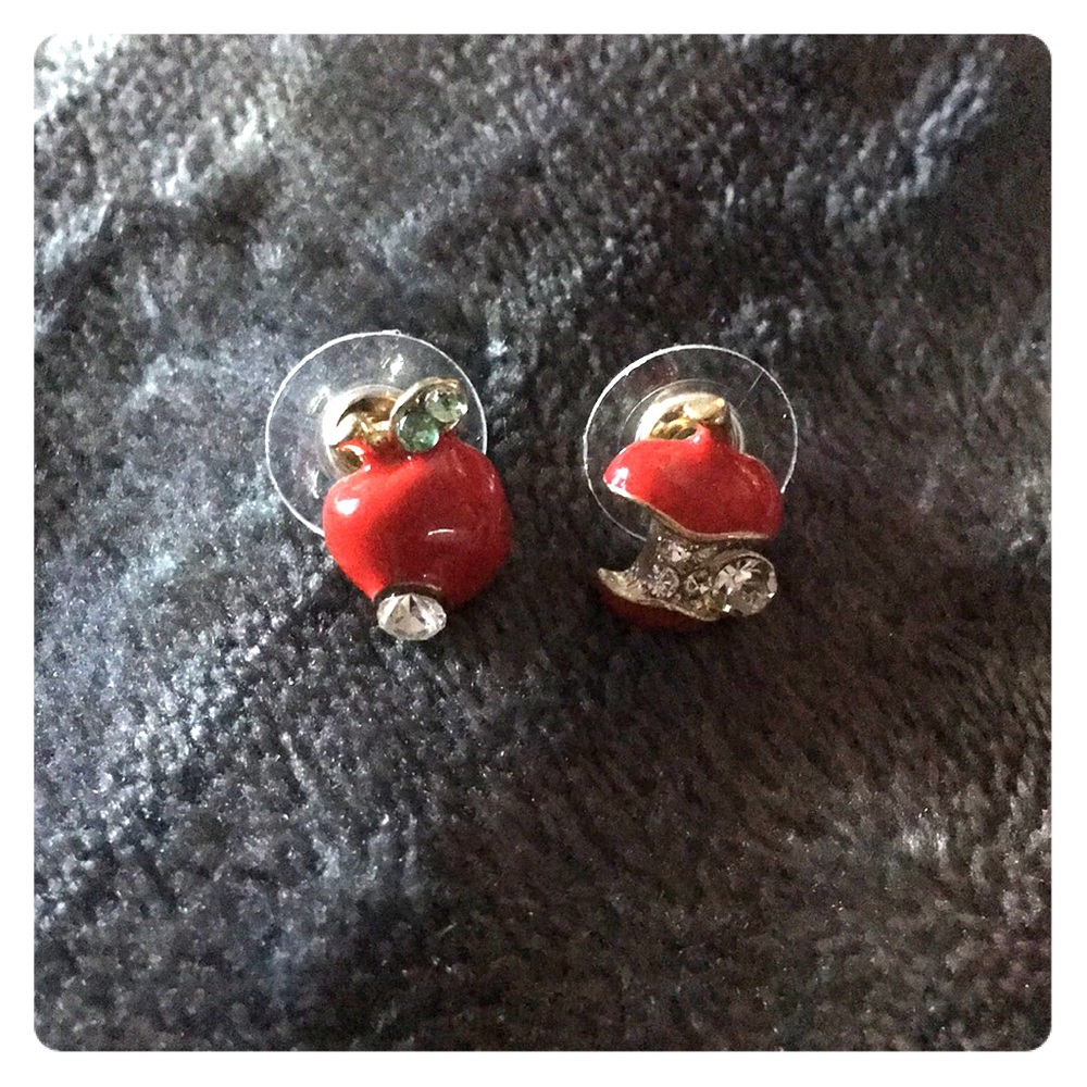 🆕 🍎 Red Apple Stud Earrings - Picture 2 of 3